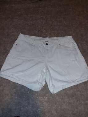"Natural Reflections" White Denim Jean Shortsral Reflections Size:18